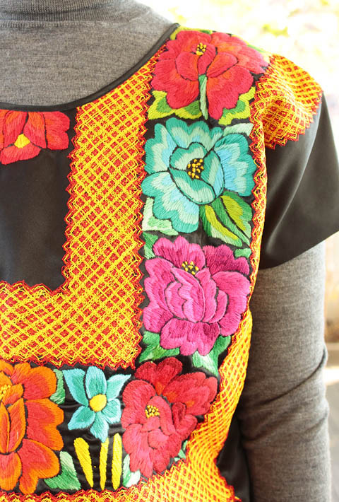 フチタンの刺繍民族衣装ウイピル