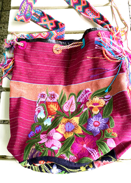 シナカンタン手織り生地刺繍のバッグ